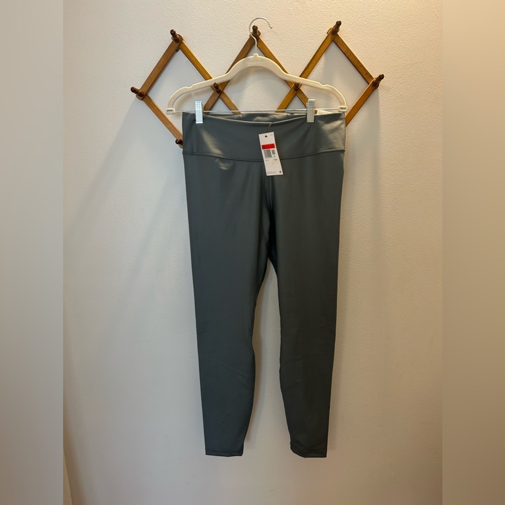 Nike One, Tight Fit, Mid-rise, 7/8 length, Dri-Fit leggings